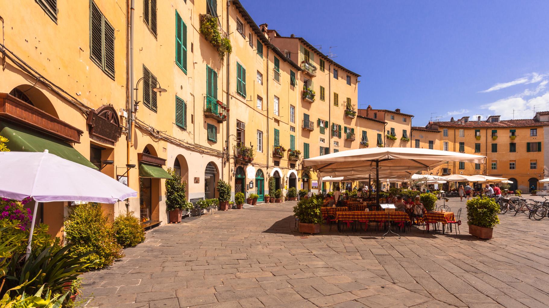 Oval City Square in Lucca, Tuscany, Italydreamstime l 48723505 from Criterian